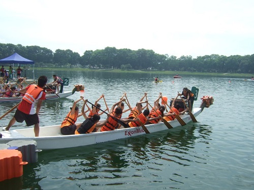 10 mens DB girls team in boat during competition.